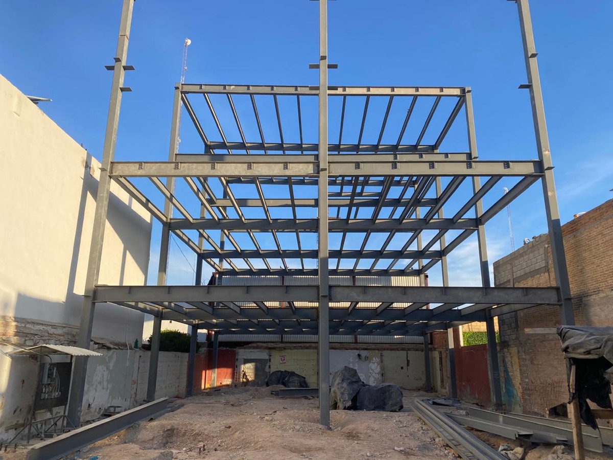 Estructura de acero en obra